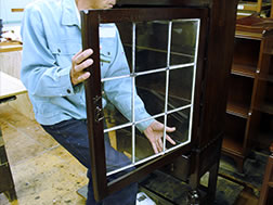 アンティーク家具修理　ガラス交換