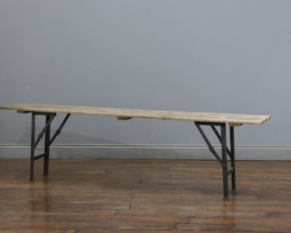 ケントストア・アンティーク家具のテーブル
