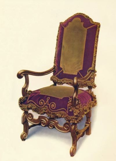 ウィリアムアンドメアリー様式の布張り椅子