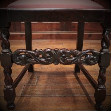 透かし彫りの家具:ウィリアム&メアリー様式 建築物と家具の特徴