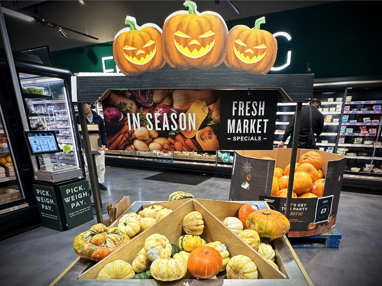 ハロウィーンの時期のイギリスのスーパー