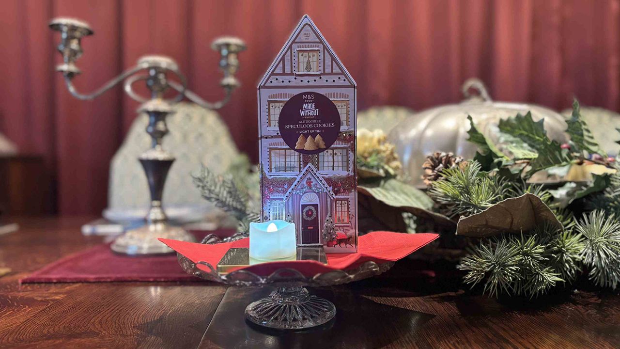 M&S（マークス&スペンサー）のクリスマスクッキー＆紅茶セット