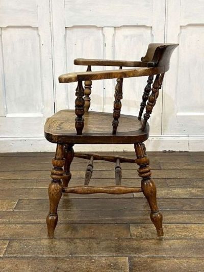 英国アンティーク家具のキャプテンチェア